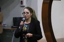 Macarena montoya edomex is holding a microphone talking